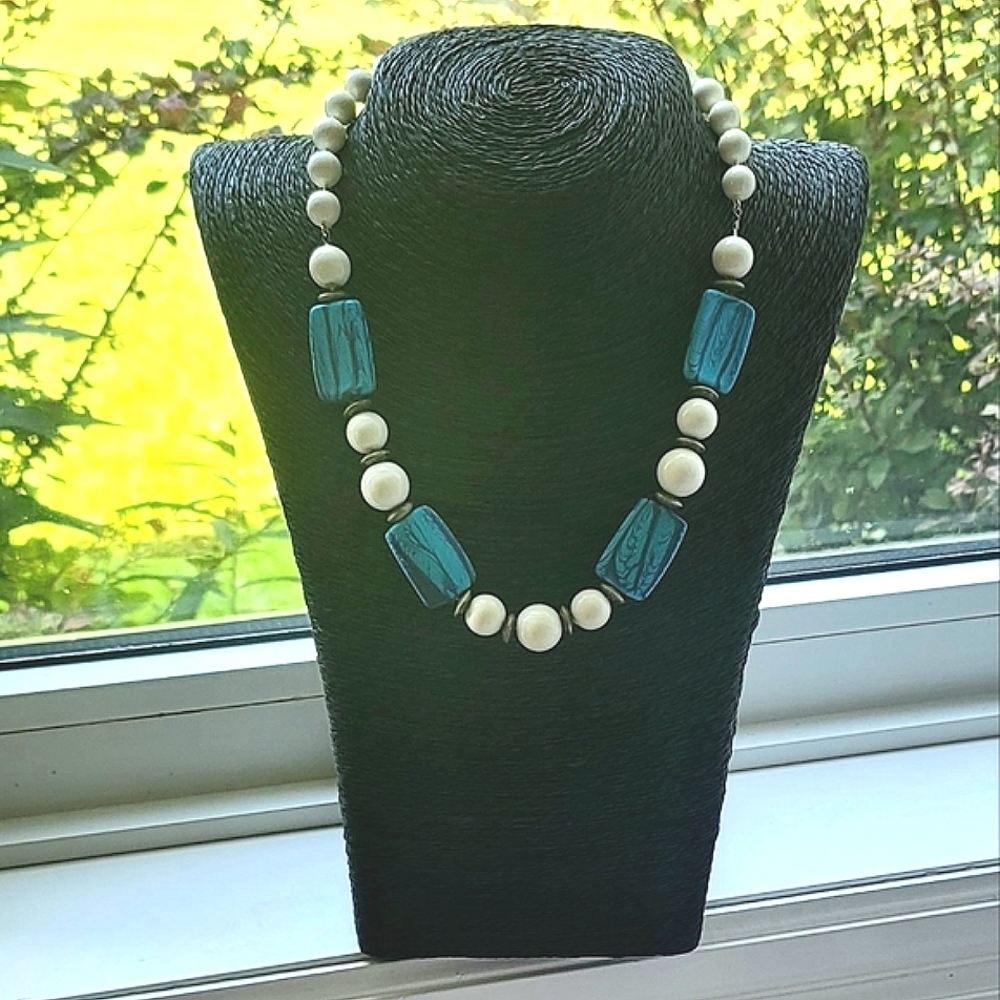 Fashion Blue and White Bead Necklace 9.5"